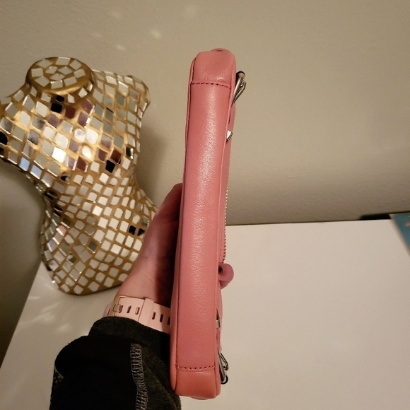 Banana Republic | Leather Clutch - Picture 4 of 7